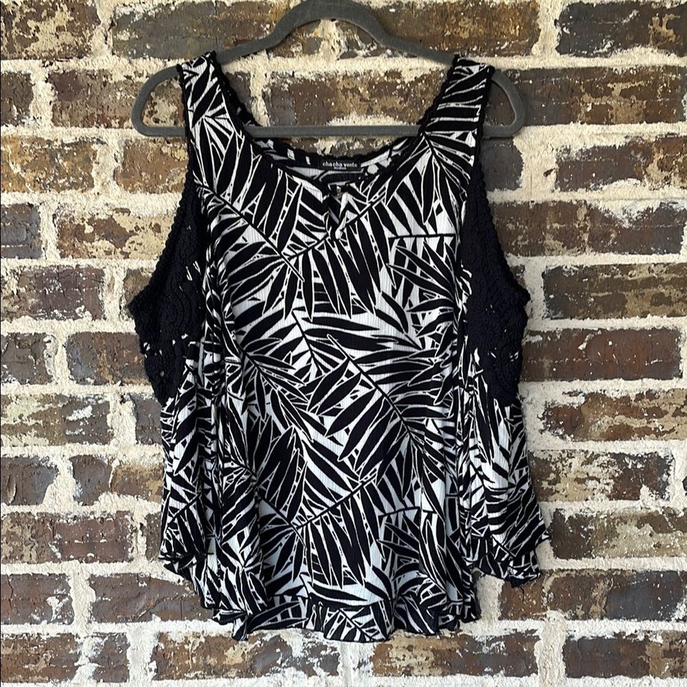Cha Cha Vente Cold Shoulder Top Size Medium